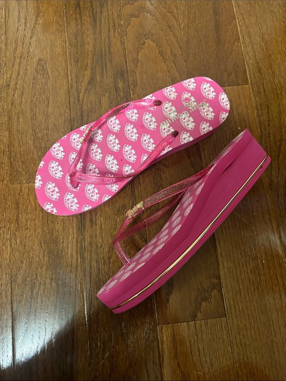 JUICY COUTURE GRAIL pink monogram wedge sandals size 8